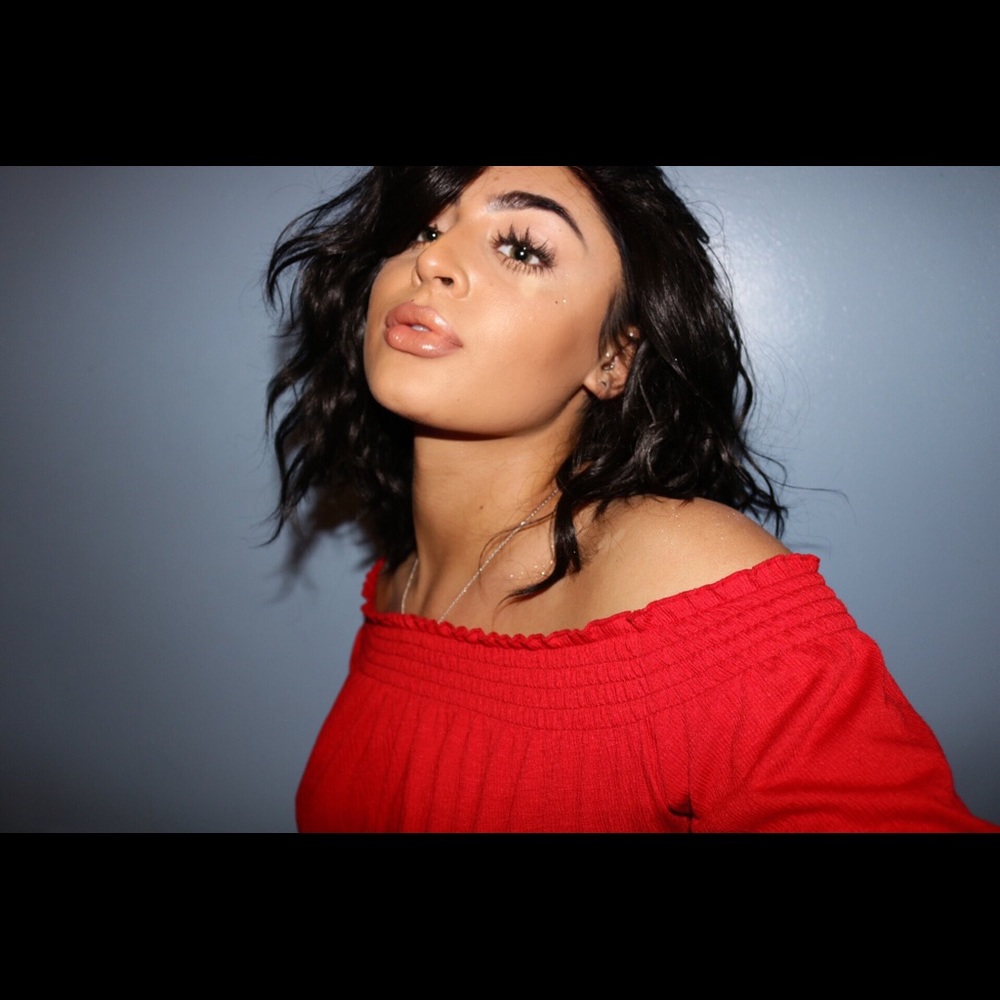 Meet your Posher, Kayla
